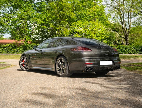 location-PORSCHE-Courbevoie-roadstr