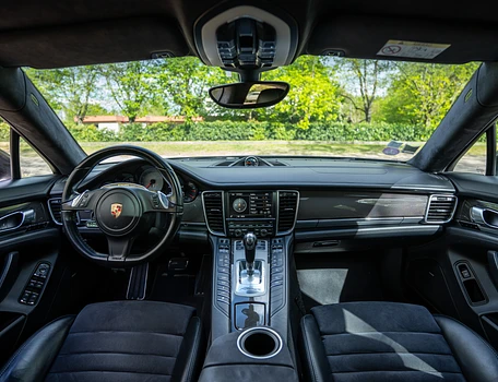 location-PORSCHE-Courbevoie-roadstr