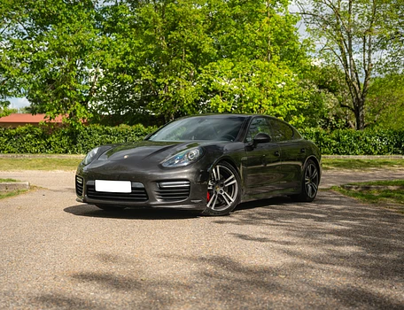 location-PORSCHE-Courbevoie-roadstr