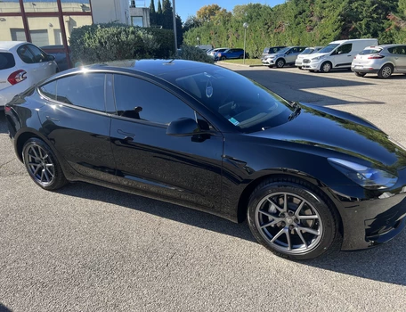 location-TESLA-Saint-Estève-roadstr