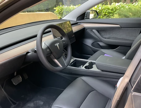location-TESLA-Saint-Estève-roadstr