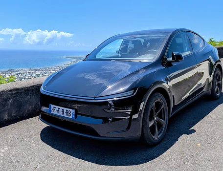 location-TESLA-Saint-Denis-roadstr