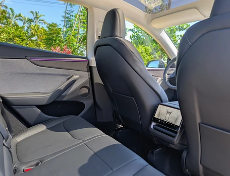location-TESLA-Saint-Denis-roadstr