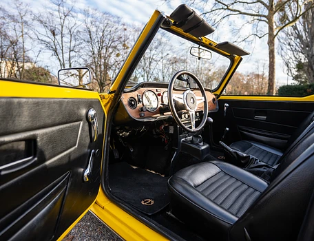 location-TRIUMPH-Courbevoie-roadstr